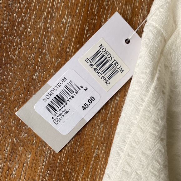 🇺🇸BP White Ruffle Top - Picture 6 of 6